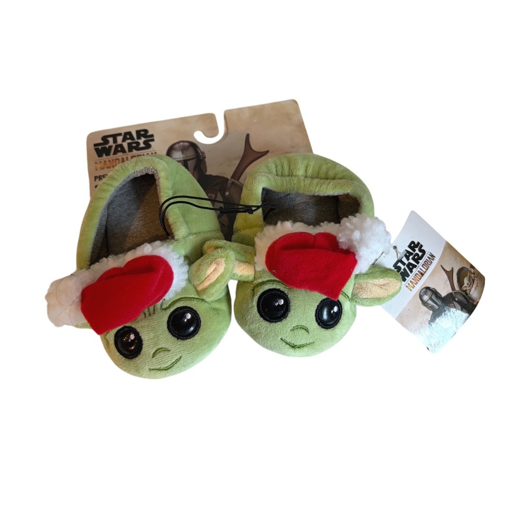 NWT Star Wars Mandalorian‎ Grogu Baby Slippers Santa Hat Green Size 15-18 months